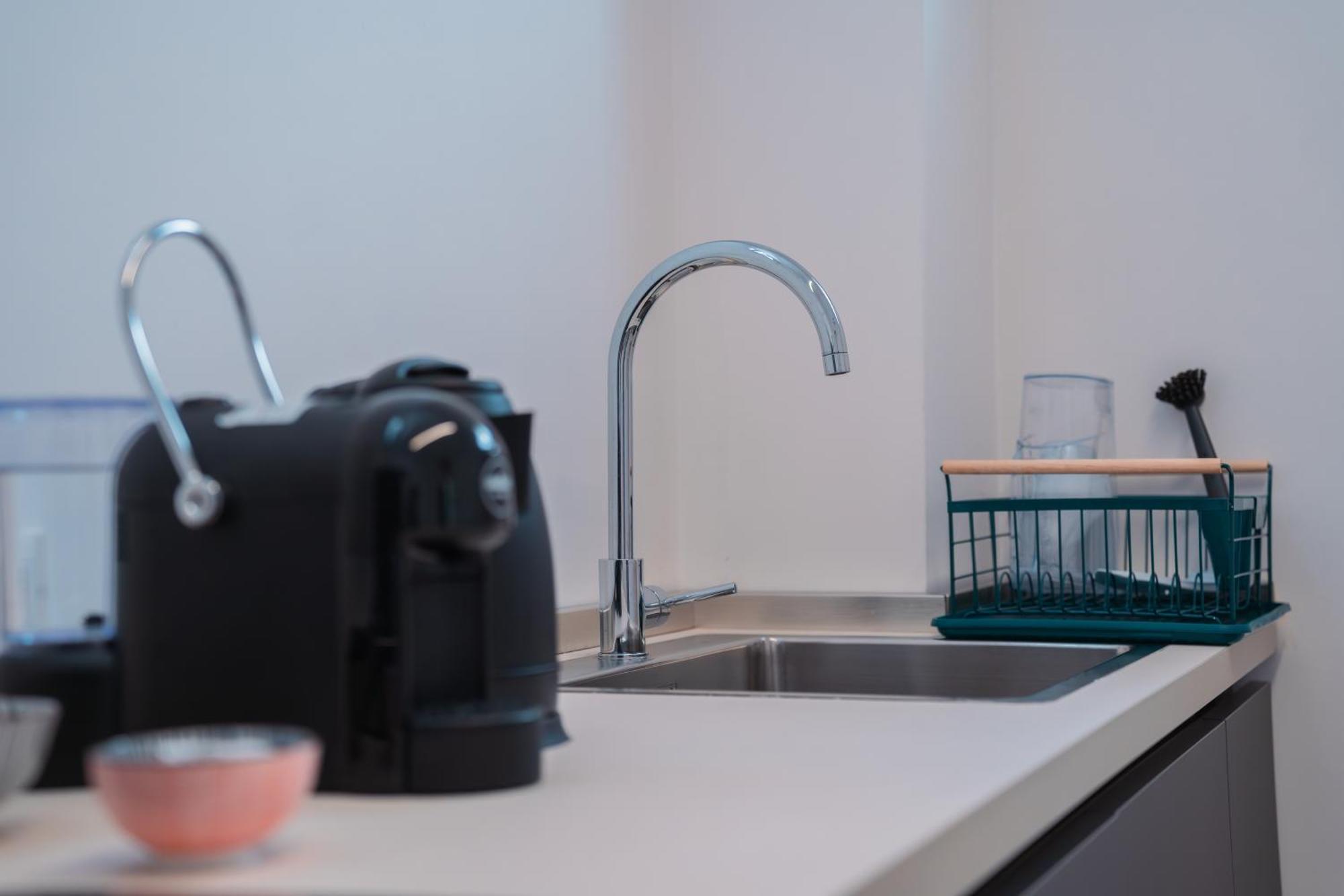 Lotus Apartment & Rooftop By Residence Colibri Лече Екстериор снимка